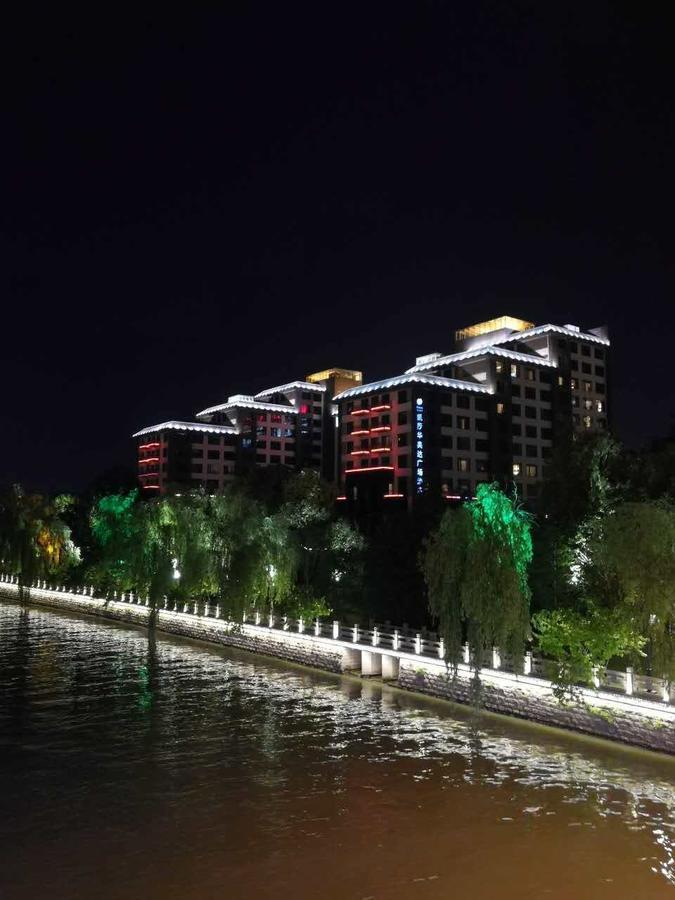 Ramada Casa Hotel Yangzhou Bagian luar foto